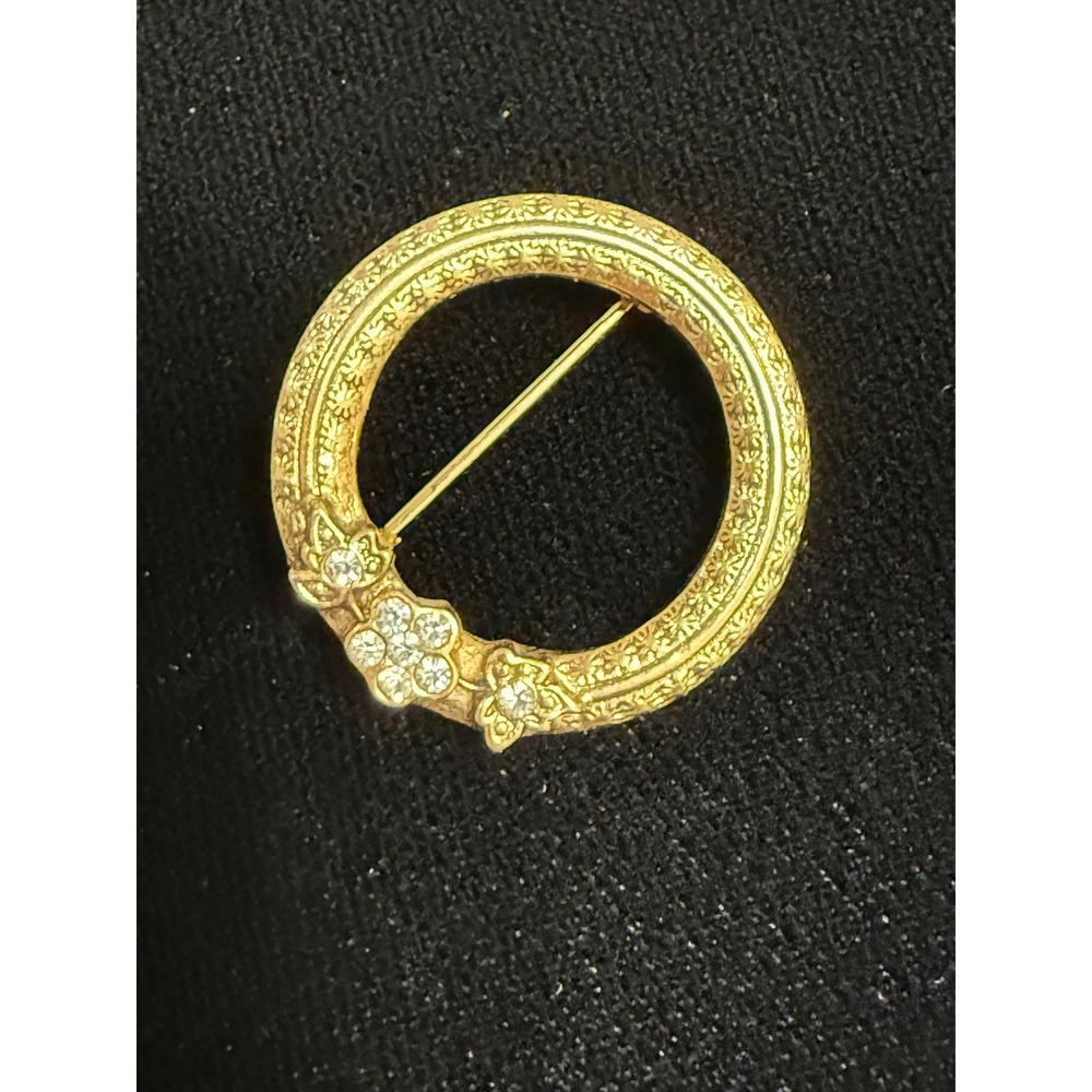 Vintage Gold Tone Floral Circle‎ Brooch Rhinestone Wreath Pin 1 Inch Round Leaf